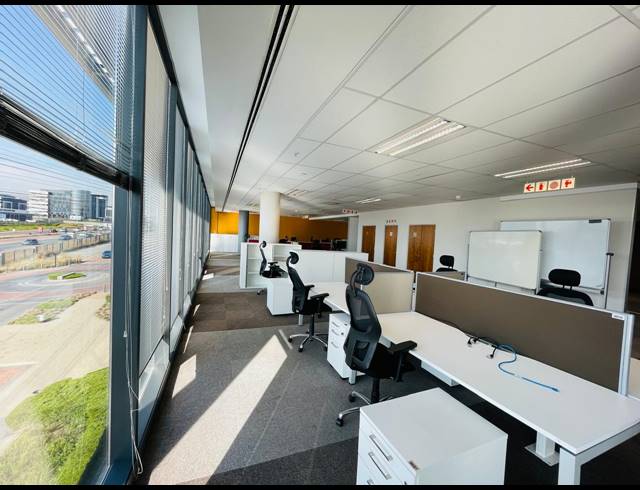 2,940M² OFFICE TO LET IN WATERFALL
